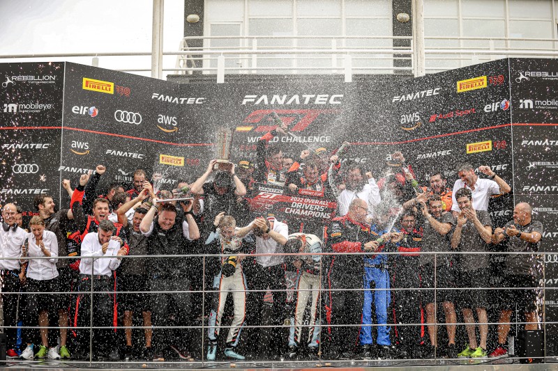 Le champagne coule à flot à Valencia (Photo K.Pecks SRO) Le champagne coule à flot à Valencia (Photo K.Pecks SRO)