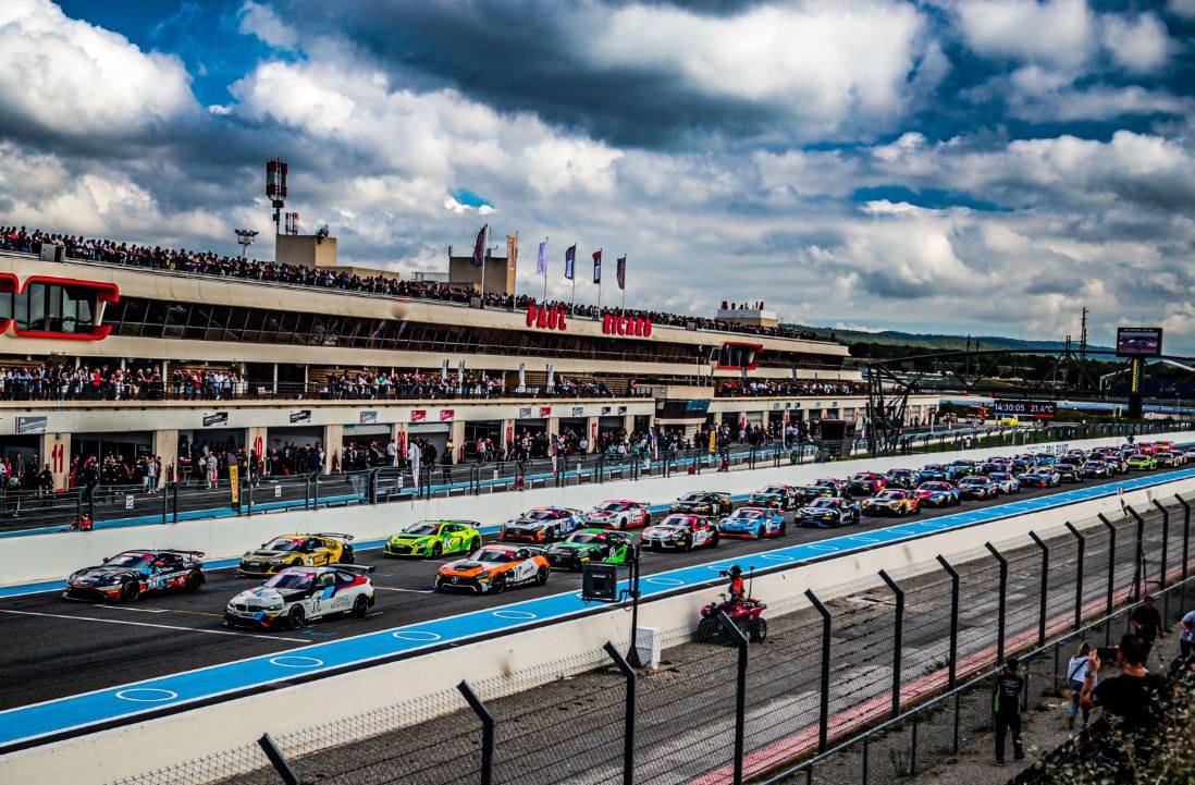 Une grille de départ bien remplie en FFSA GT (Photo SRO)