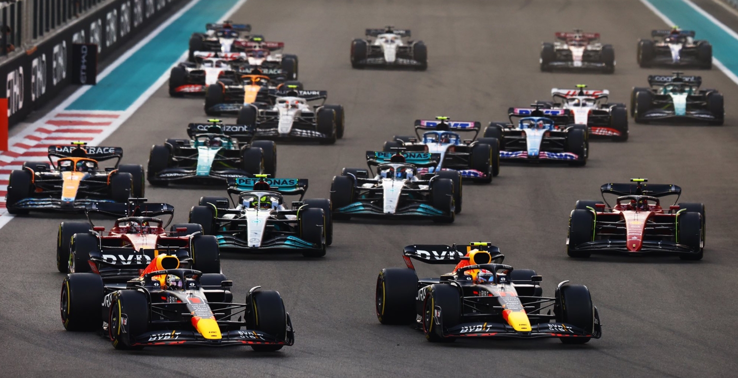 Verstappen en tête du peloton © RedBull Verstappen en tête du peloton © RedBull