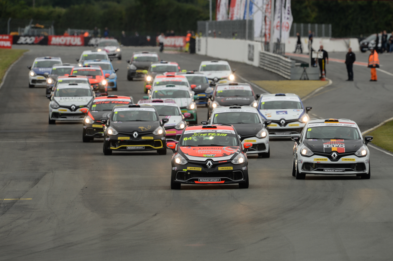 Le peloton de la Clio Cup sera encore bien fourni à Magny-Cours (Photo A.Camblor)