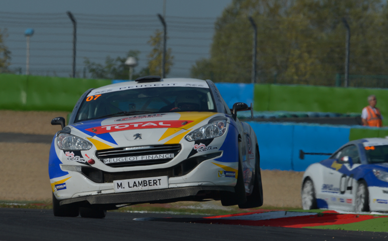 Mathieu Lambert à l'attaque pour un podium en Peugeot RCZ (Photo Antoine Camblor)