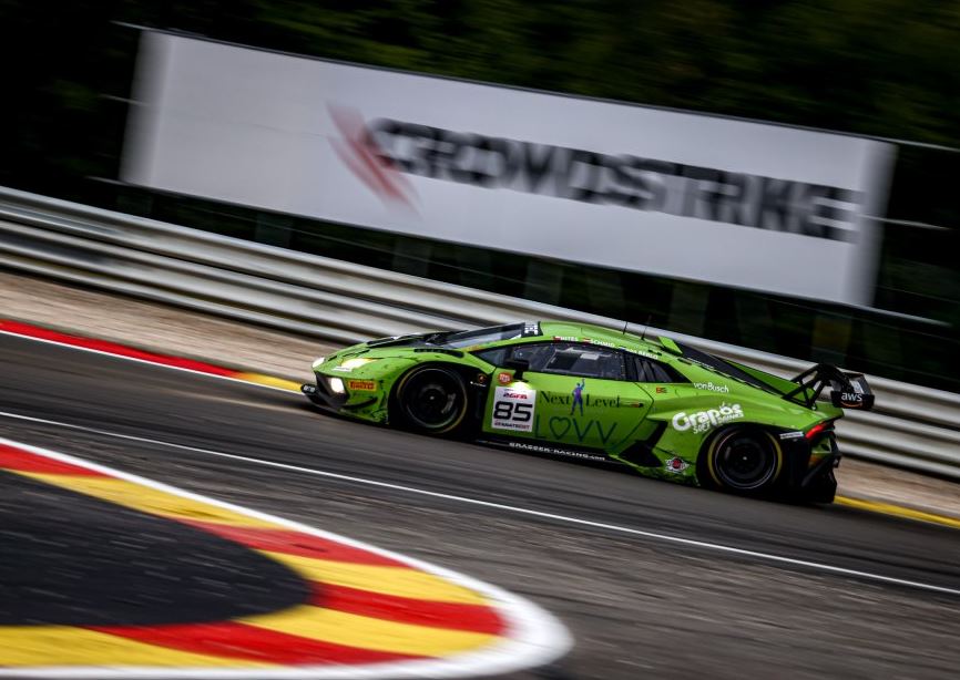 Lamborghini vainqueur en Silver Cup (Photo K.Pecks ivier) Lamborghini vainqueur en Silver Cup (Photo K.Pecks ivier)