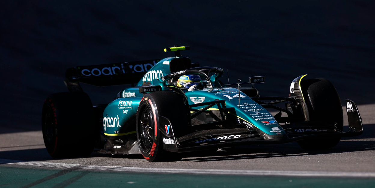 Fernando Alonso aura résisté à Pérez jusqu’à l’arrivée © Aston Martin F1