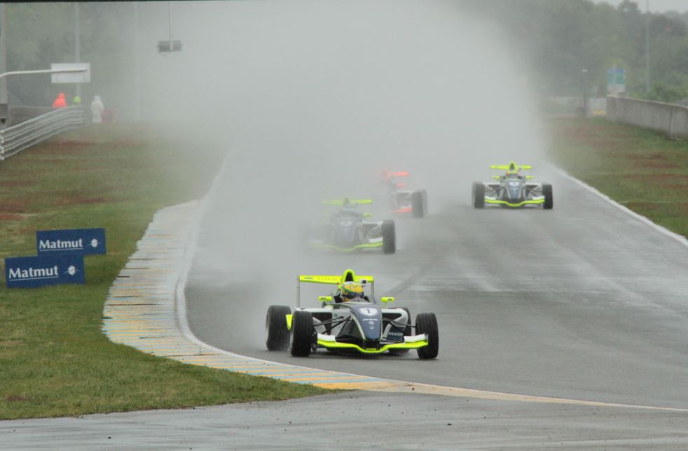 Julien Darras s'est imposé en course 2 Julien Darras s'est imposé en course 2