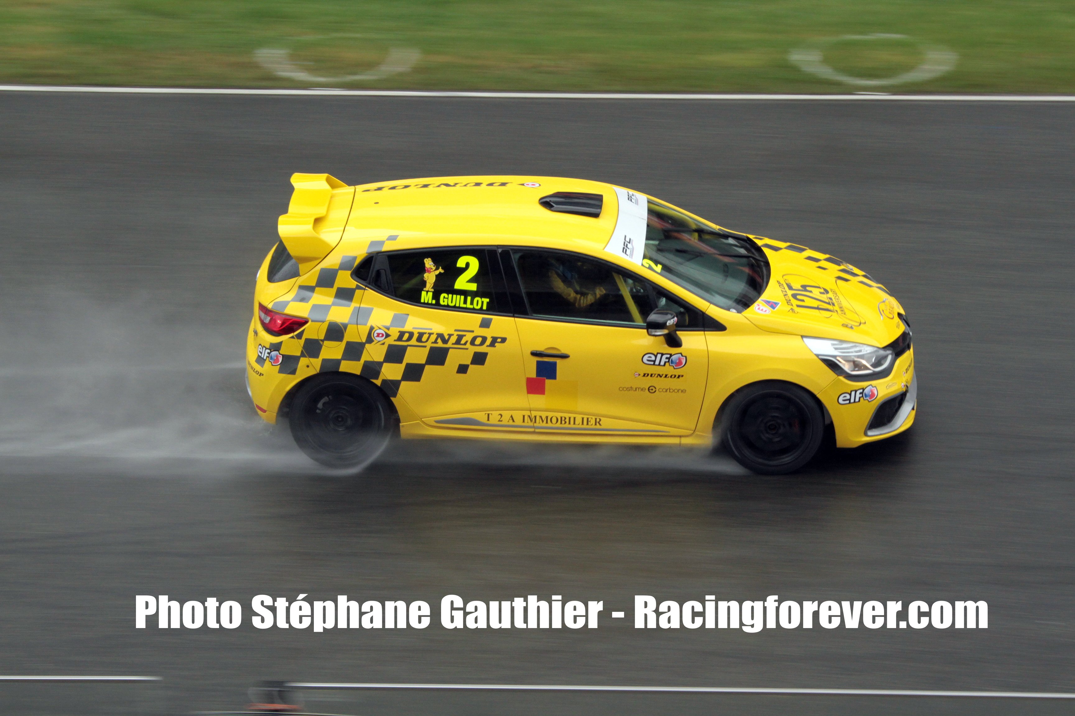 Il fallait être très adroit pour ne pas faire d'aquaplanning Il fallait être très adroit pour ne pas faire d'aquaplanning