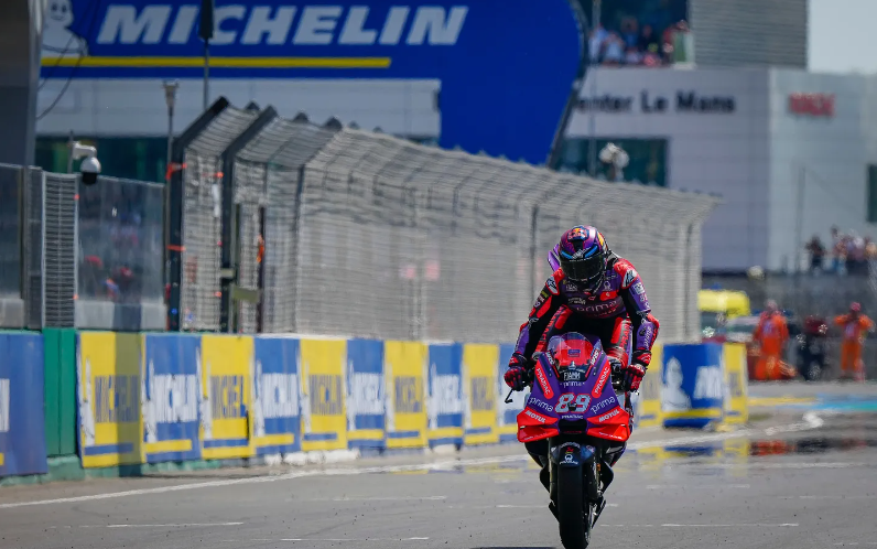 Jorge Martin passe la ligne d’arrivée en tête © www.motogp.com