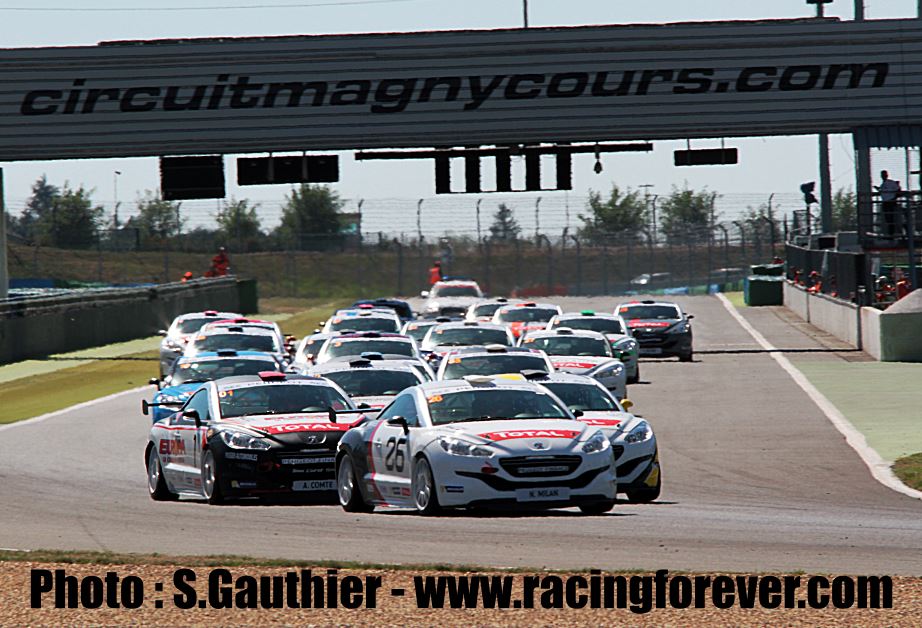 La place de leader est chèrement défendue au départ La place de leader est chèrement défendue au départ