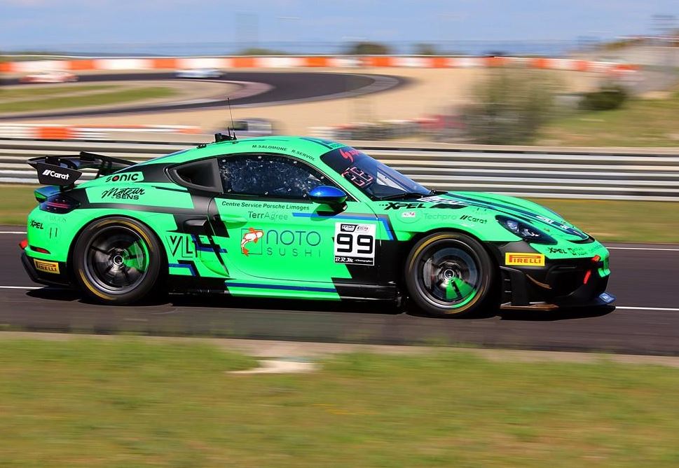 Une Porsche vise la catégorie AM Une Porsche vise la catégorie AM