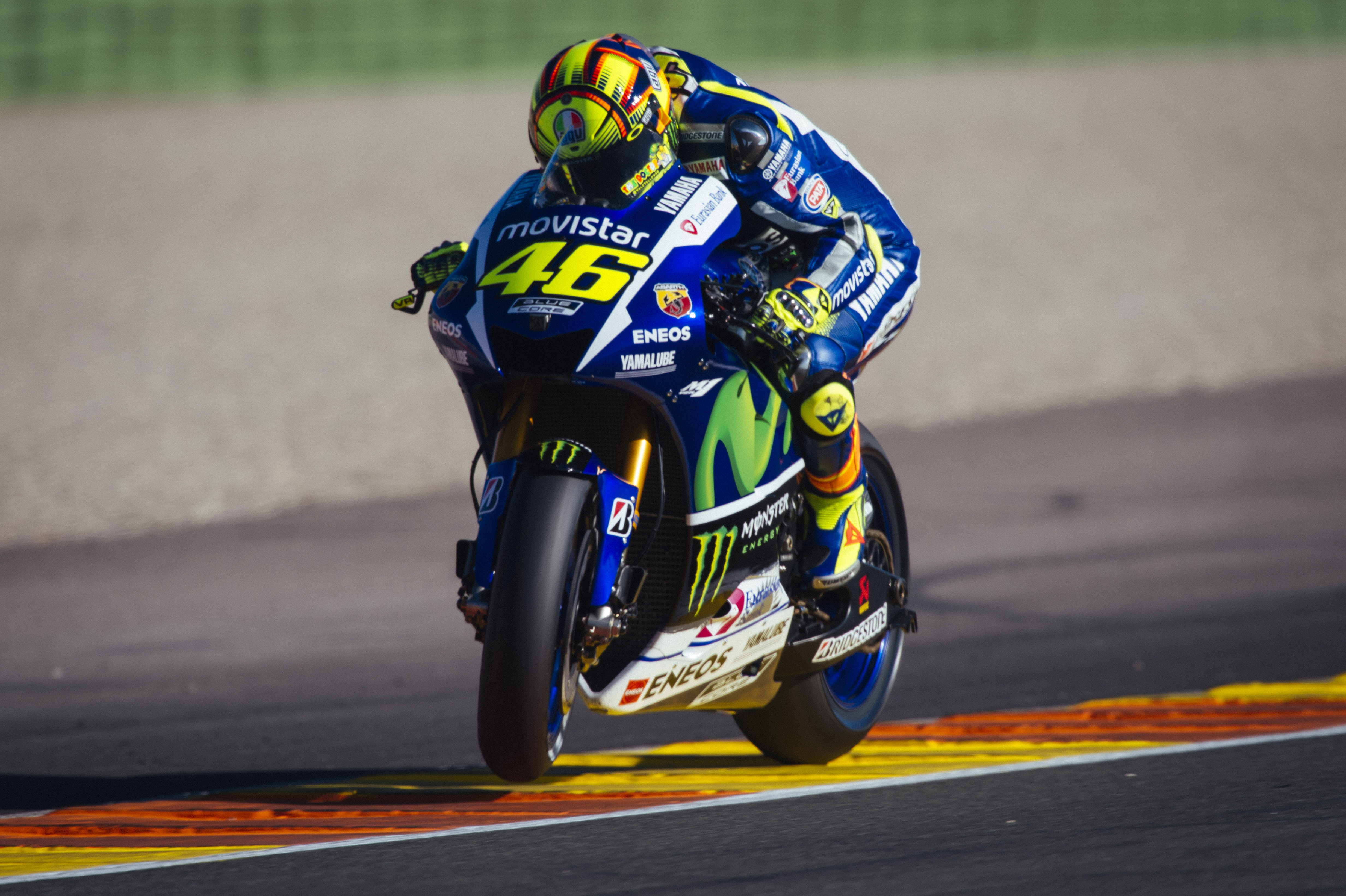 Valentino Rossi est remontée jusqu'à la 4e place Valentino Rossi est remontée jusqu'à la 4e place