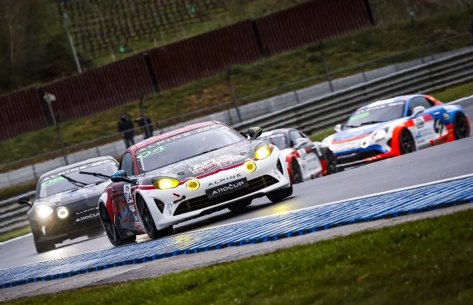 Alpine Elf Cup : Départ imminent à Nogaro Alpine Elf Cup : Départ imminent à Nogaro