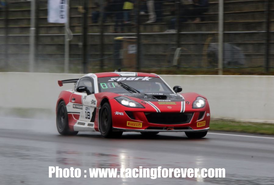 La Ginetta #18 très à l'aise sous la pluie La Ginetta #18 très à l'aise sous la pluie