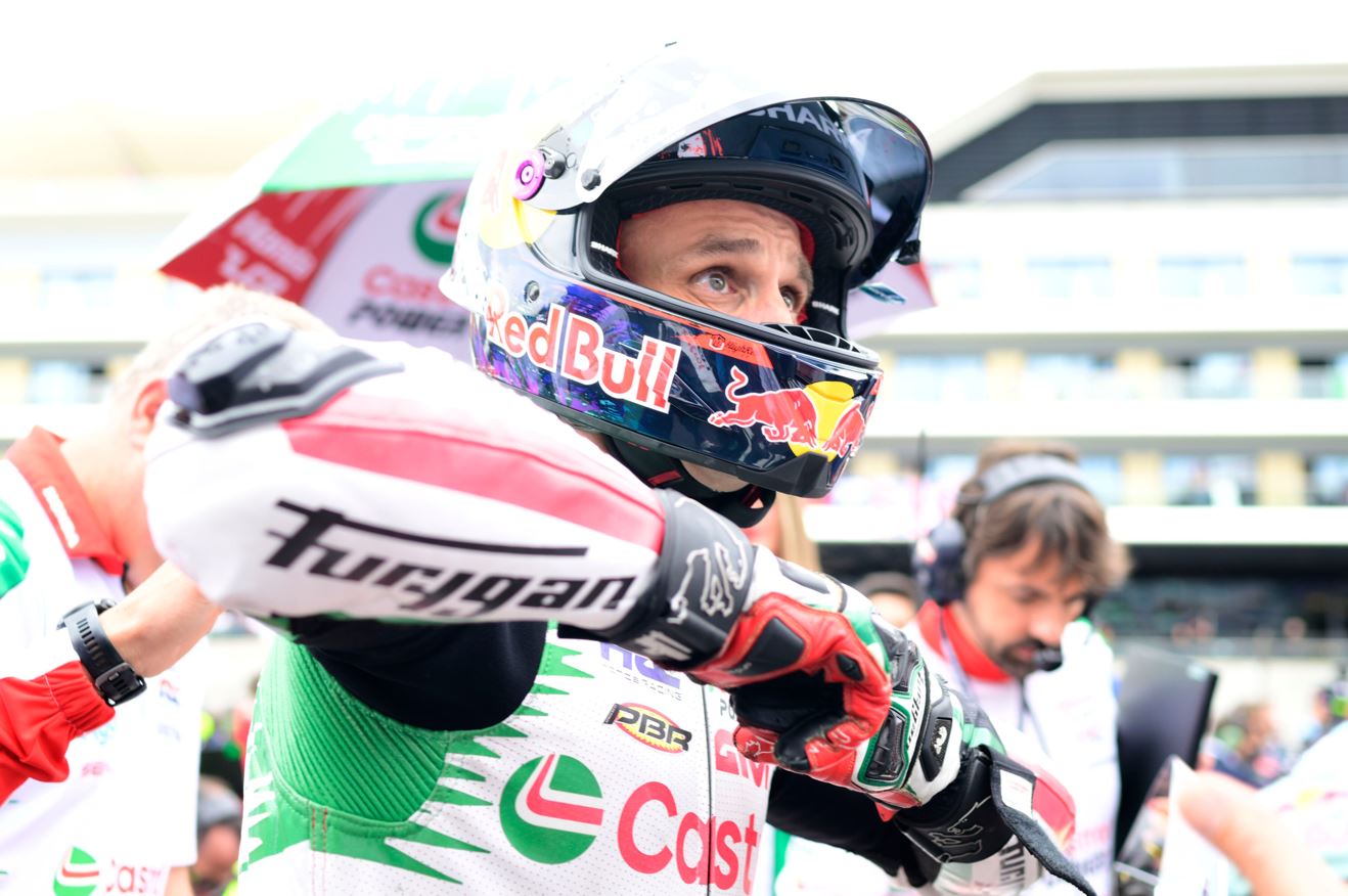 Johann Zarco en réussite (Gold&Goose red Bull content pool)