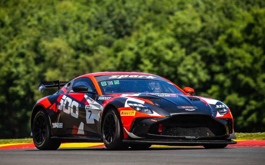 Une Aston Martin voit double (Photo Twenty One Creation)
