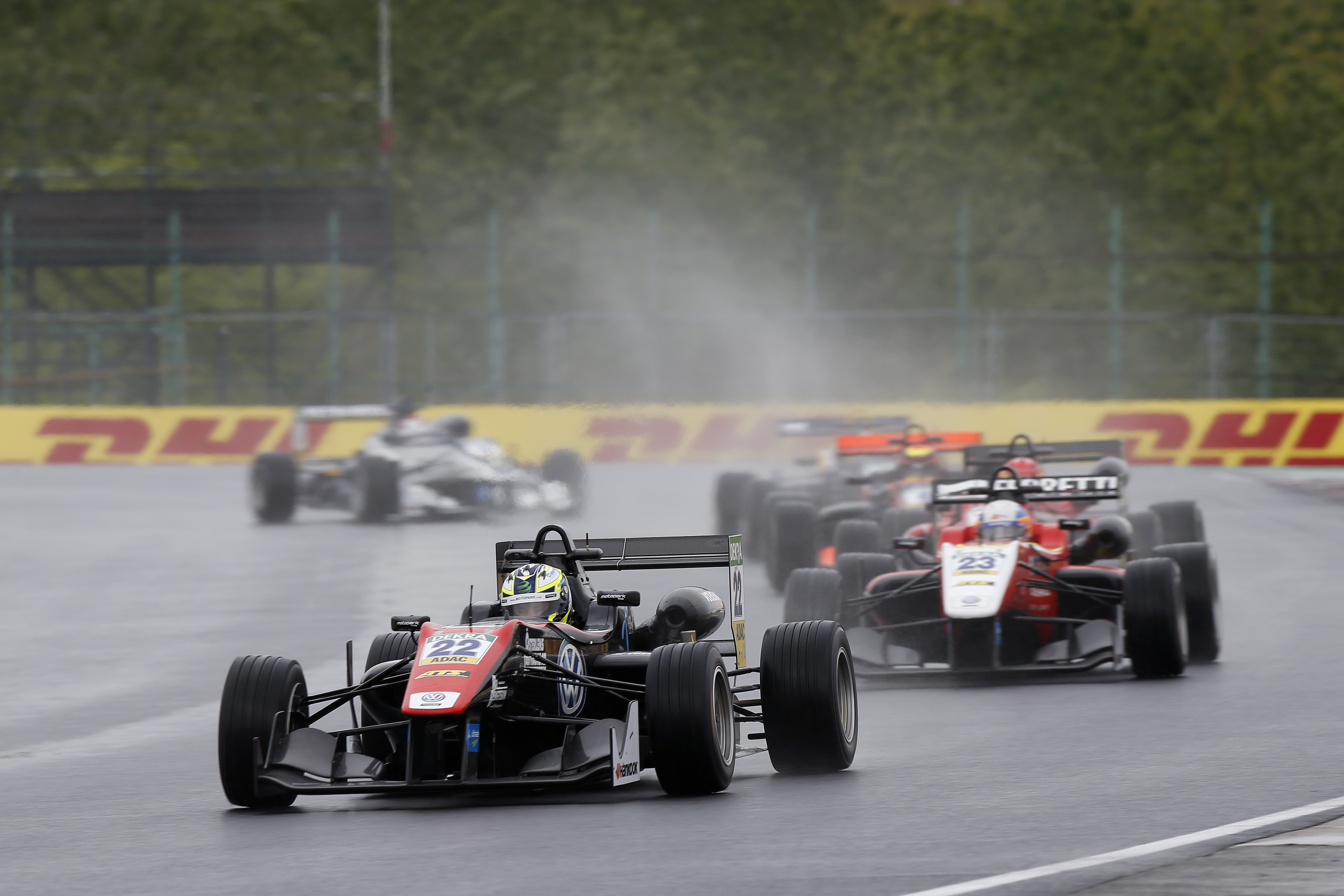 F3 Euroseries : Günther leader