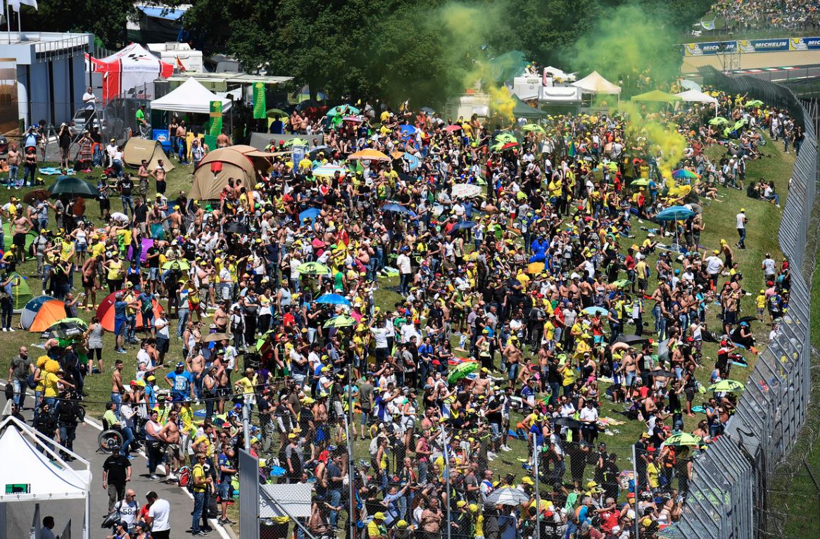 Une foule immense était venu voir Rossi gagner.