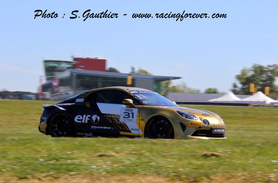 Alpine comme à la maison à Nogaro