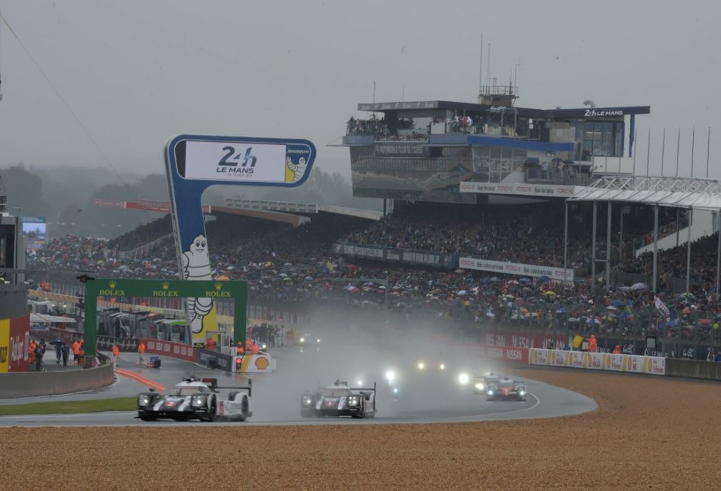 La course a démarré sous Safety Car durant 52' à cause de la pluie. (Photo A.Camblor)