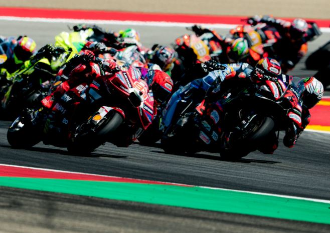 Au départ on retrouve le duel Bezzecchi / Marc Marquez