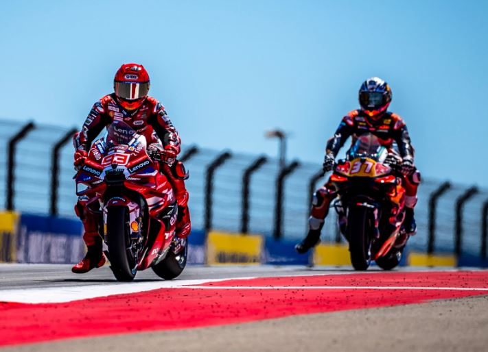 Pedro Acosta a maintenu la pression sur Marc Marquez