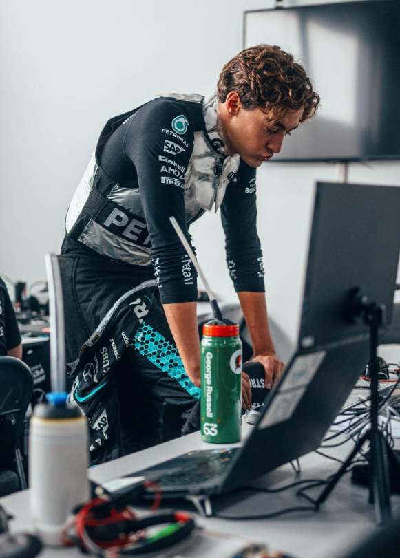 Un abandon dur à avaler pour Russell © AMG Mercedes F1