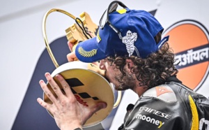 Marco Bezzecchi embrasse la victoire dimanche