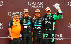 Hulkenberg monte sur son premier podium © McLaren F1