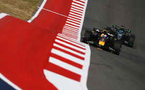 Verstappen vainqueur d’une course animée © RedBull Media