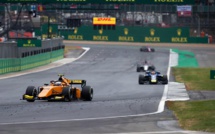 F2 : Silverstone, course 2, victoire de Aitken. F2 : Silverstone, course 2, victoire de Aitken.
