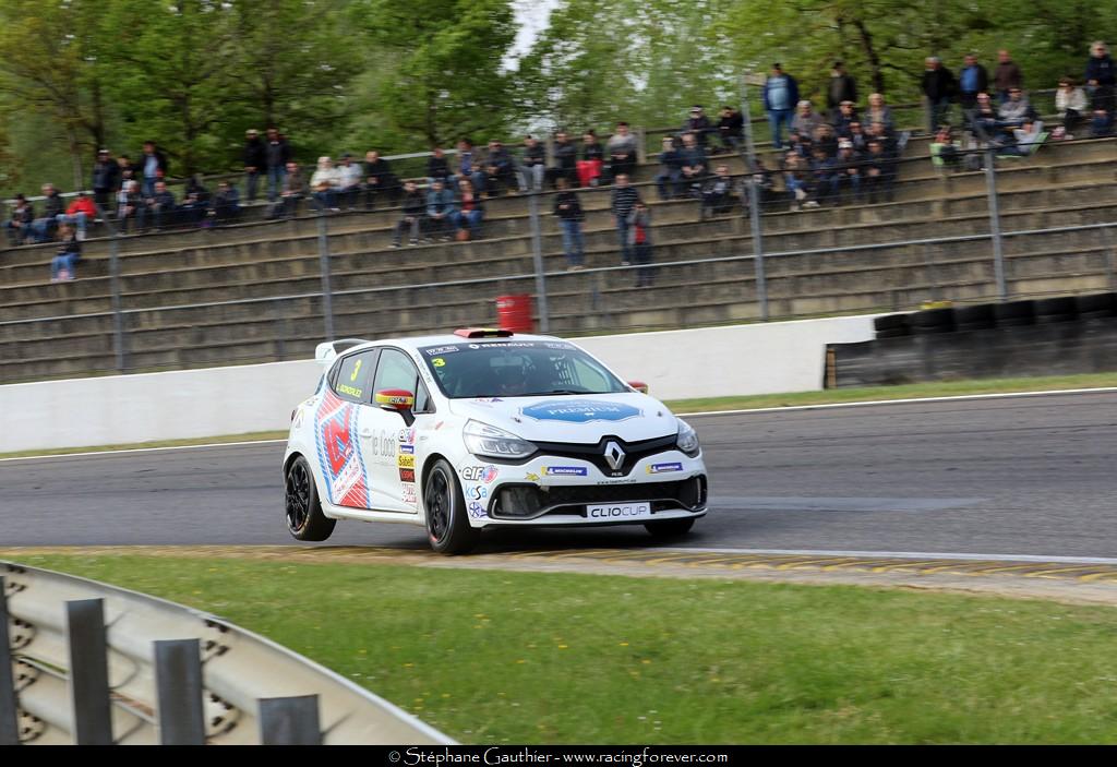 19_Clio_Nogaro_D10