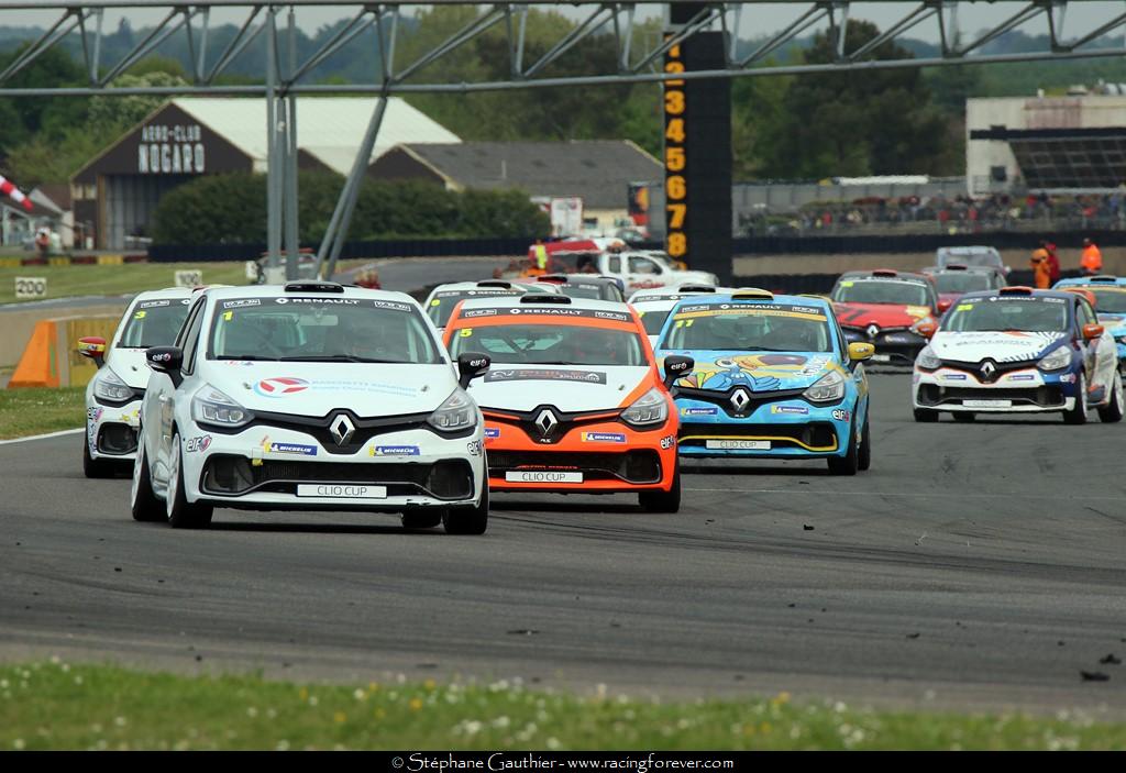 19_Clio_Nogaro_D61