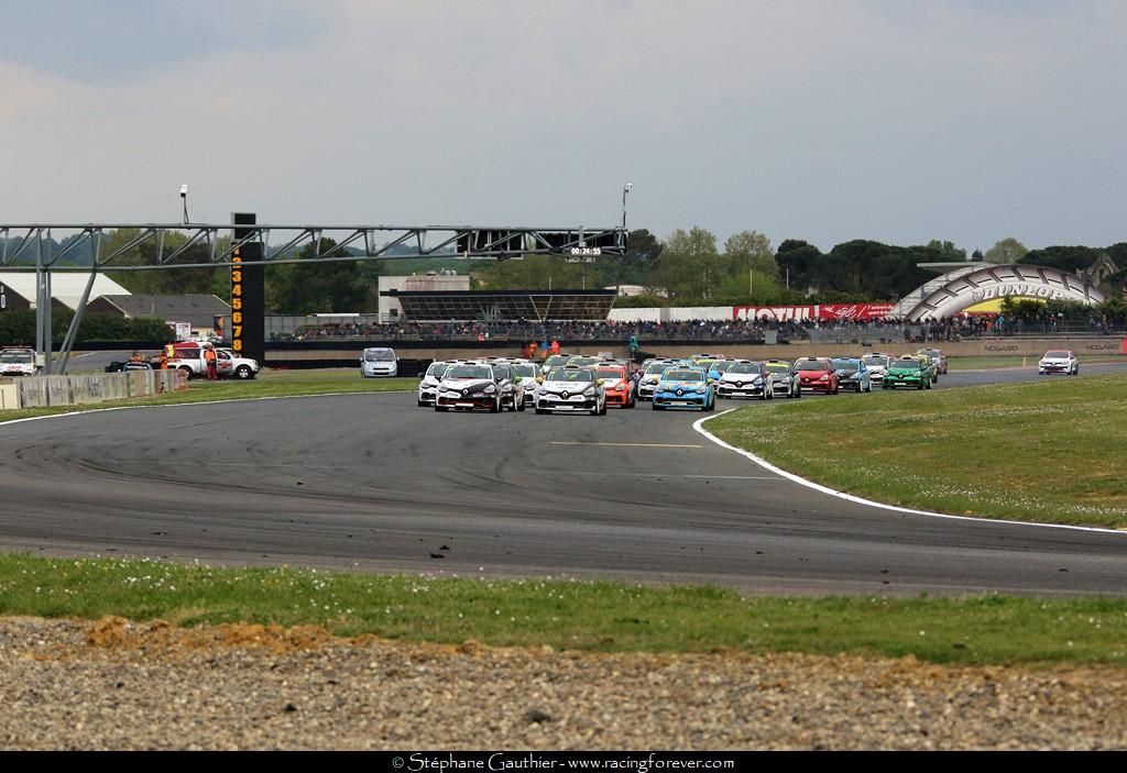 19_Clio_Nogaro_D63