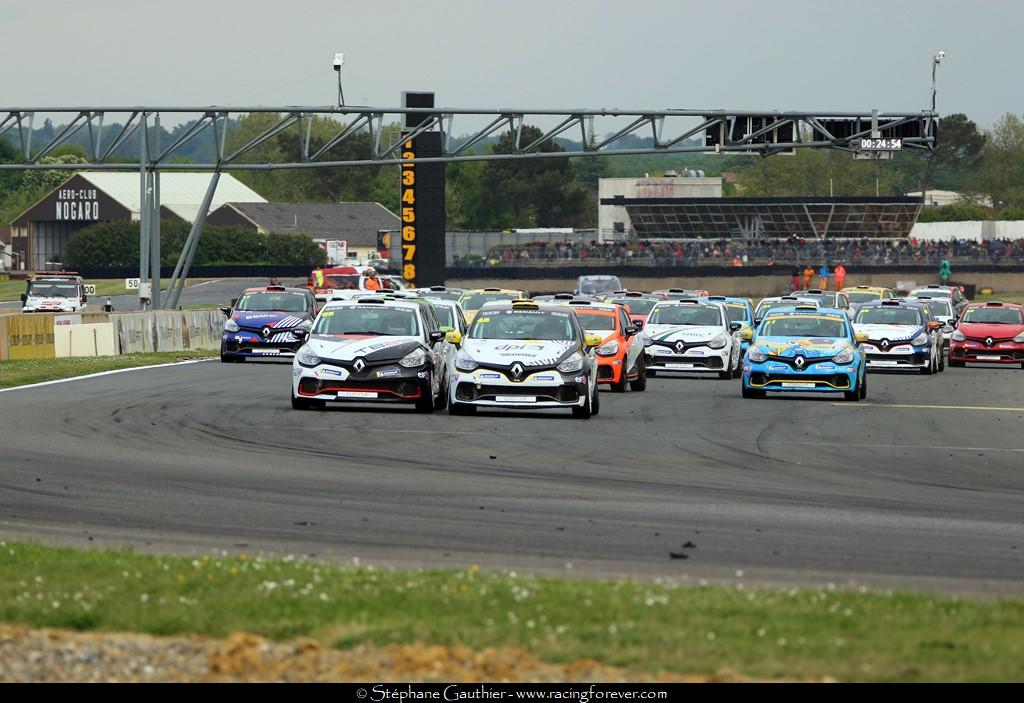 19_Clio_Nogaro_D65