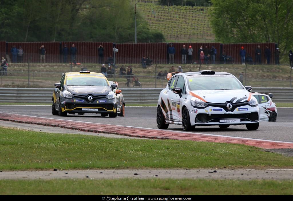 19_Clio_Nogaro_D71