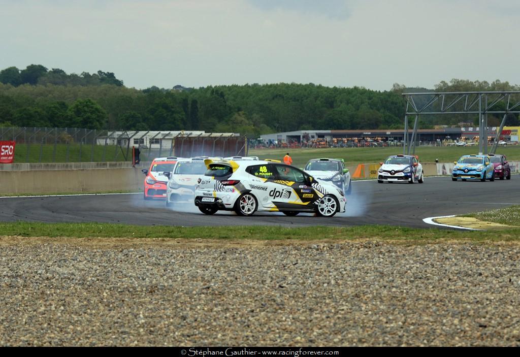 19_Clio_Nogaro_D76