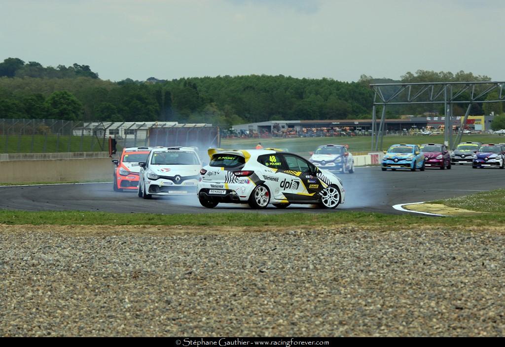 19_Clio_Nogaro_D77