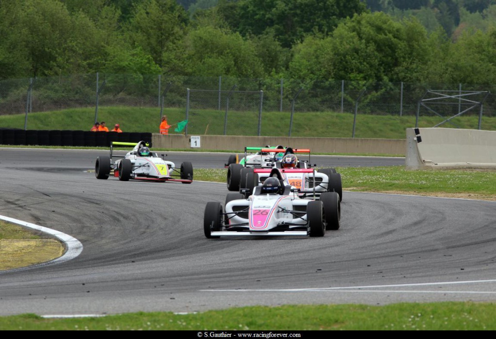 19_F4_Nogaro_L01