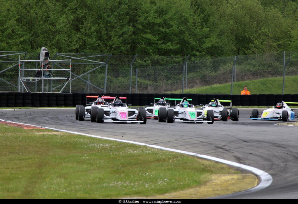 19_F4_Nogaro_L08