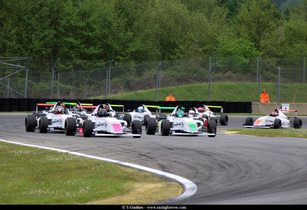 19_F4_Nogaro_L09