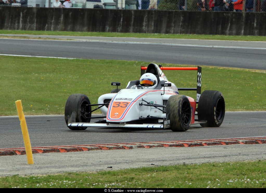 19_F4_Nogaro_L37