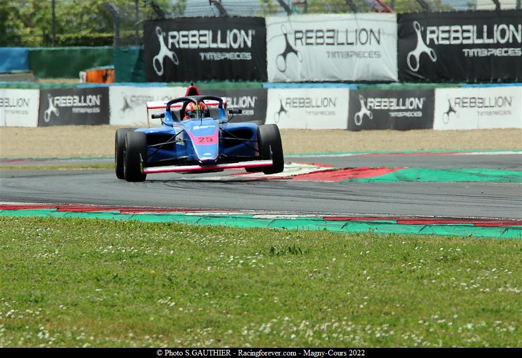 2022_Magnycours_F4V105