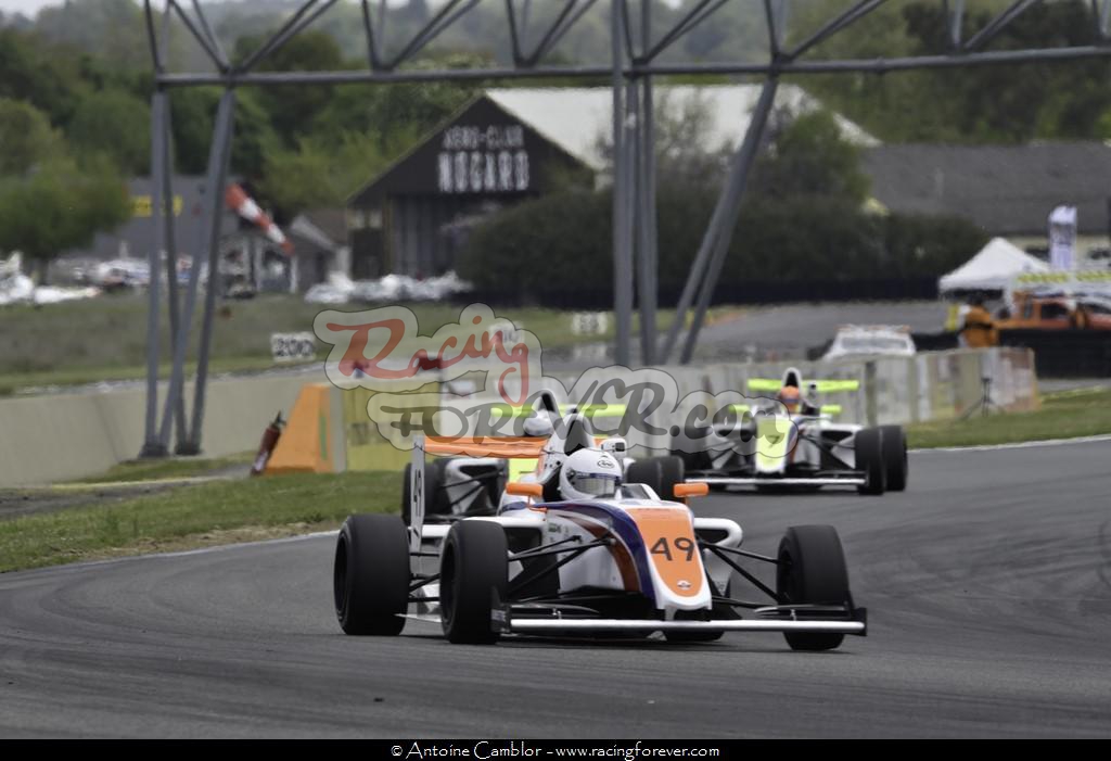 17_F4_Nogaro_L27