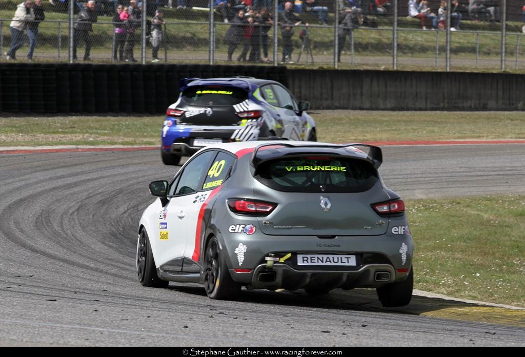 18_Clio_Nogaro_D71